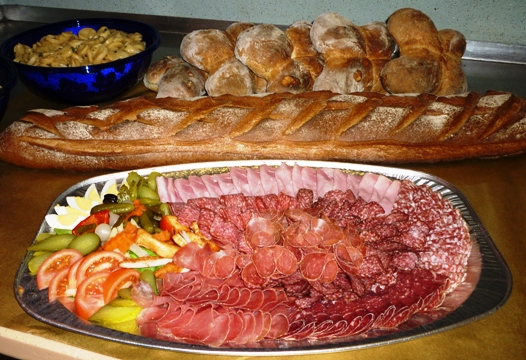 Partyservice Metzgerei K�nzli - perfekt arrangierte Fleischplatten / Wurstplatten / Aufschnitt
